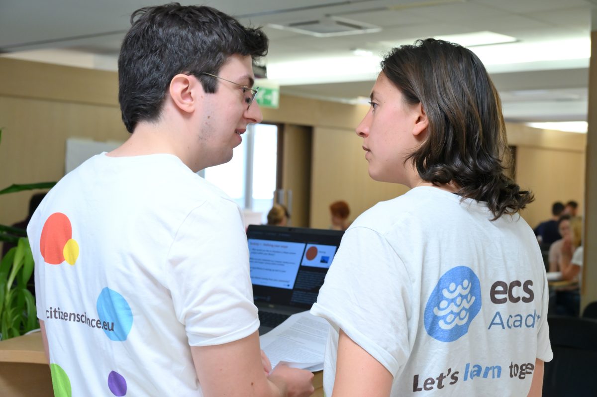 Two ECS Academy trainers in conversation