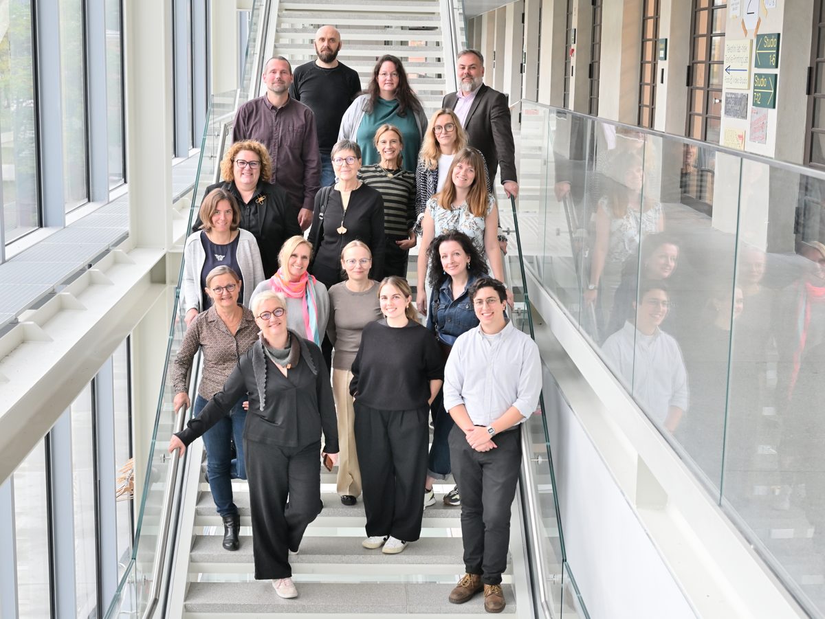 Group photo of the public libraries network